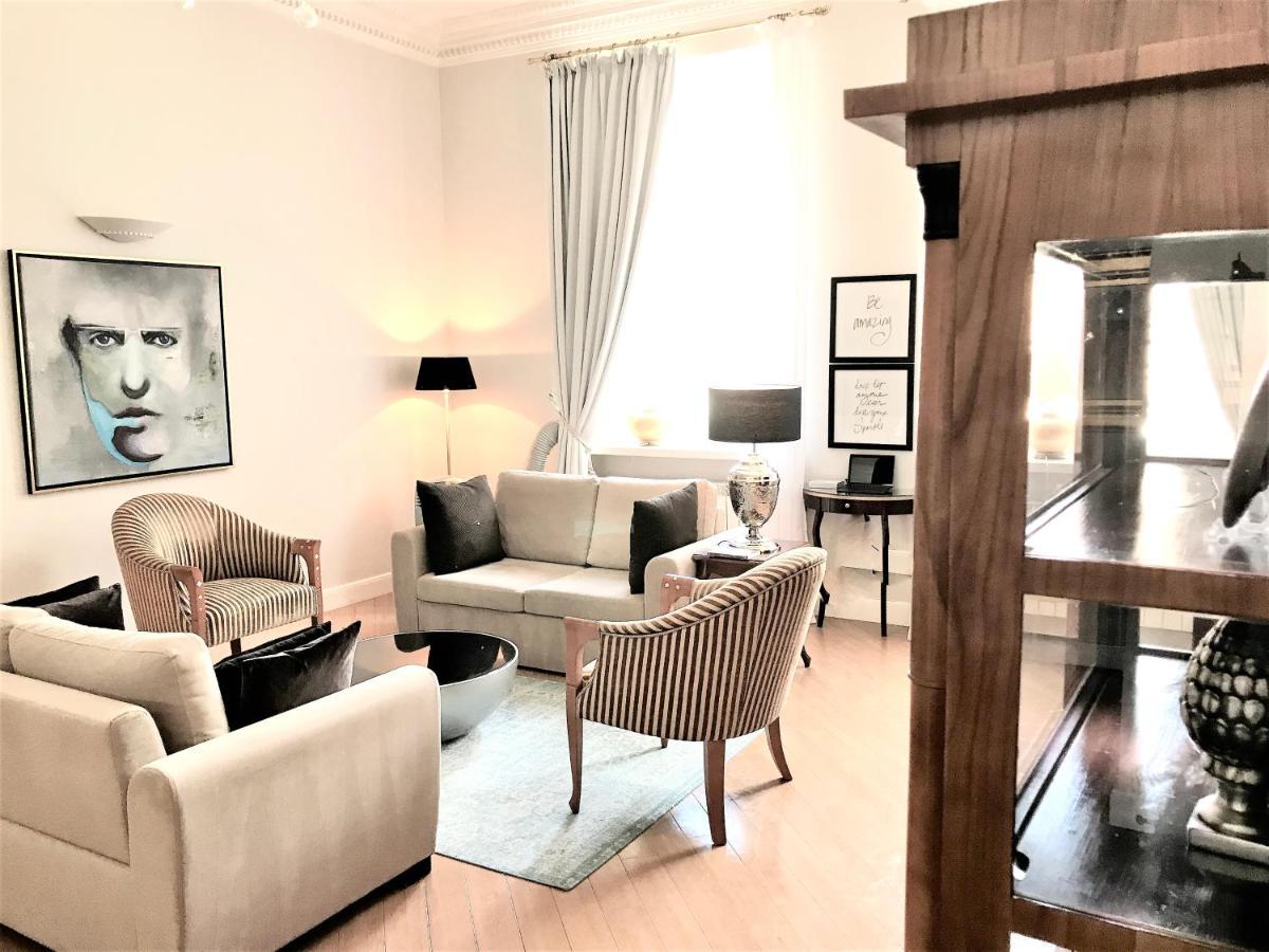 Luxury Apartments Mondrian Market Square III Warsaw Room photo