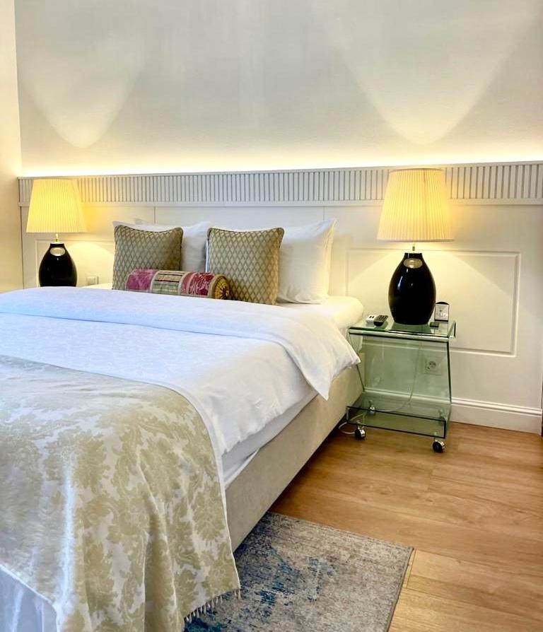 Luxury Apartments Mondrian Market Square III Warsaw Room photo