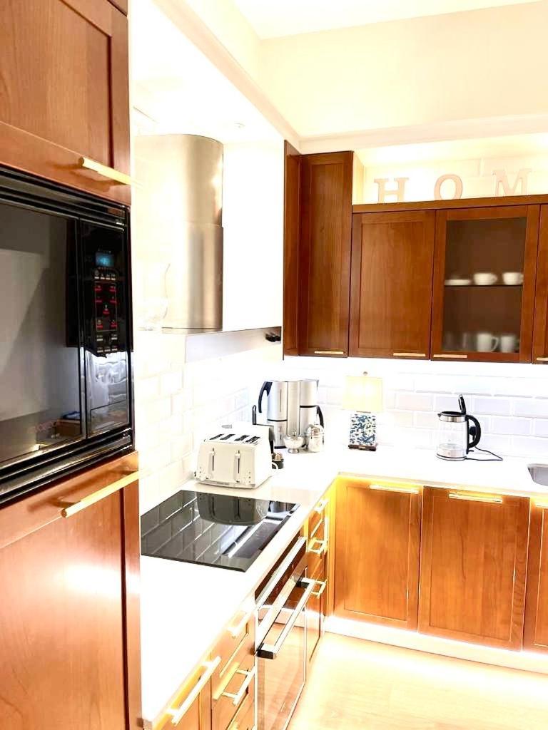 Luxury Apartments Mondrian Market Square III Warsaw Room photo