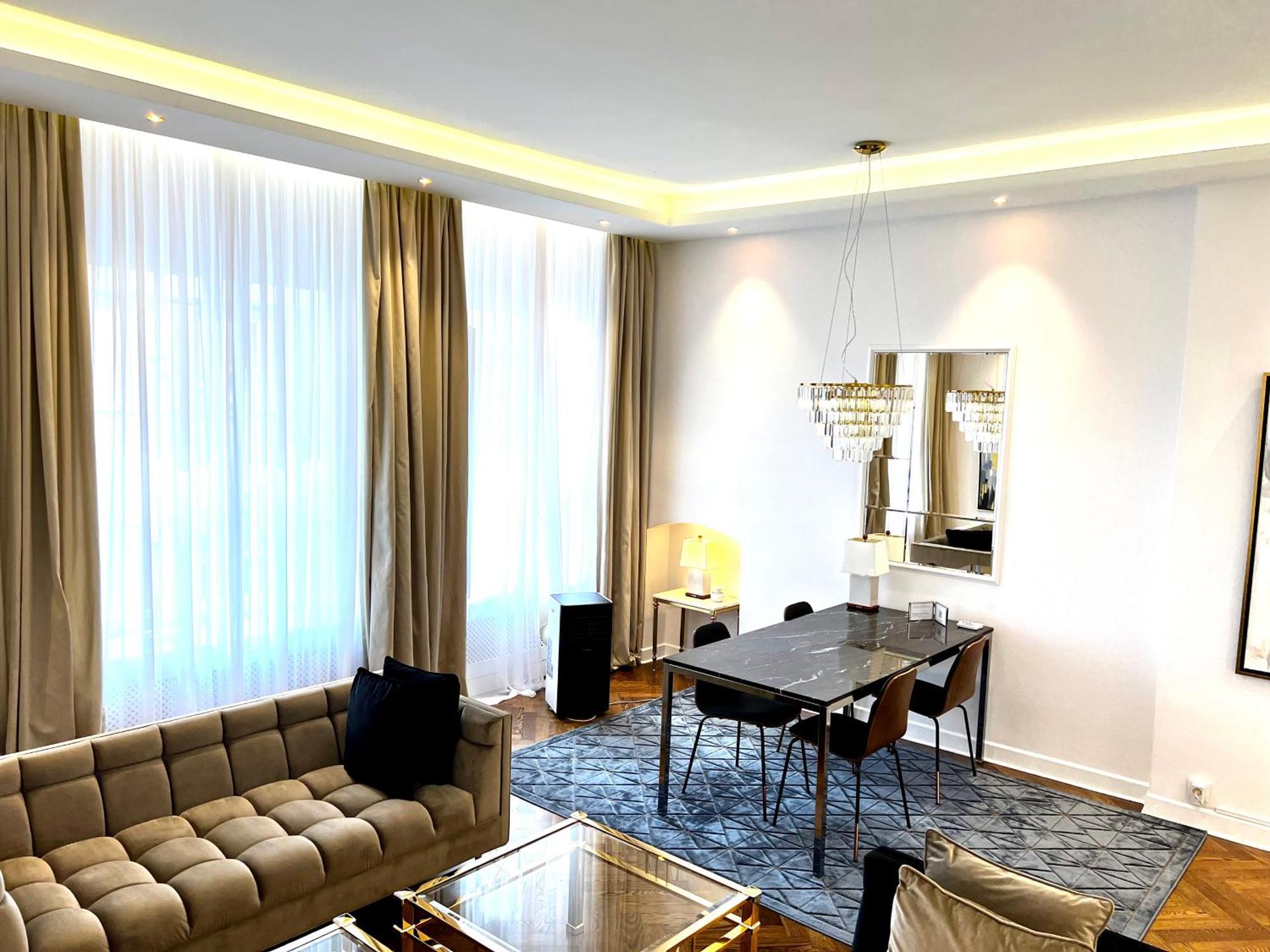 Luxury Apartments Mondrian Market Square III Warsaw Room photo