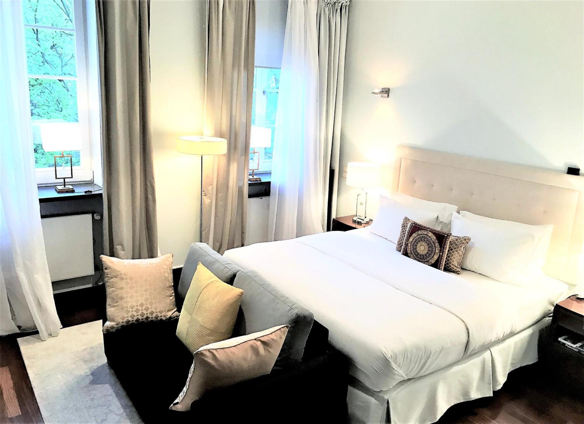 Luxury Apartments Mondrian Market Square III Warsaw Room photo