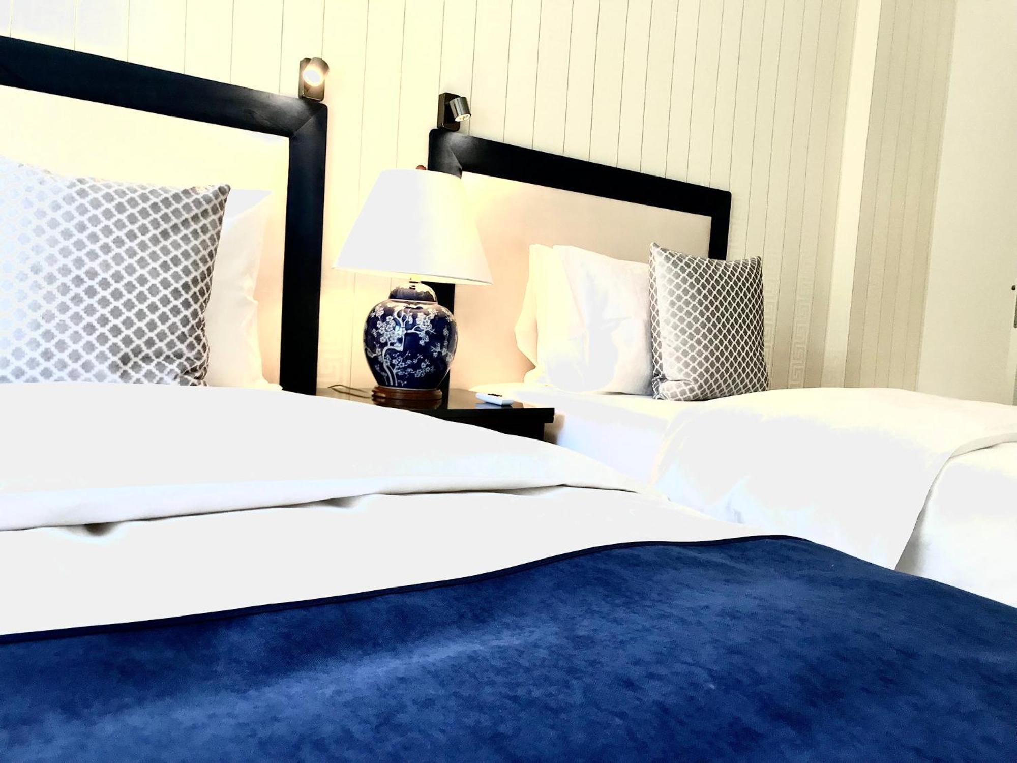 Luxury Apartments Mondrian Market Square III Warsaw Room photo