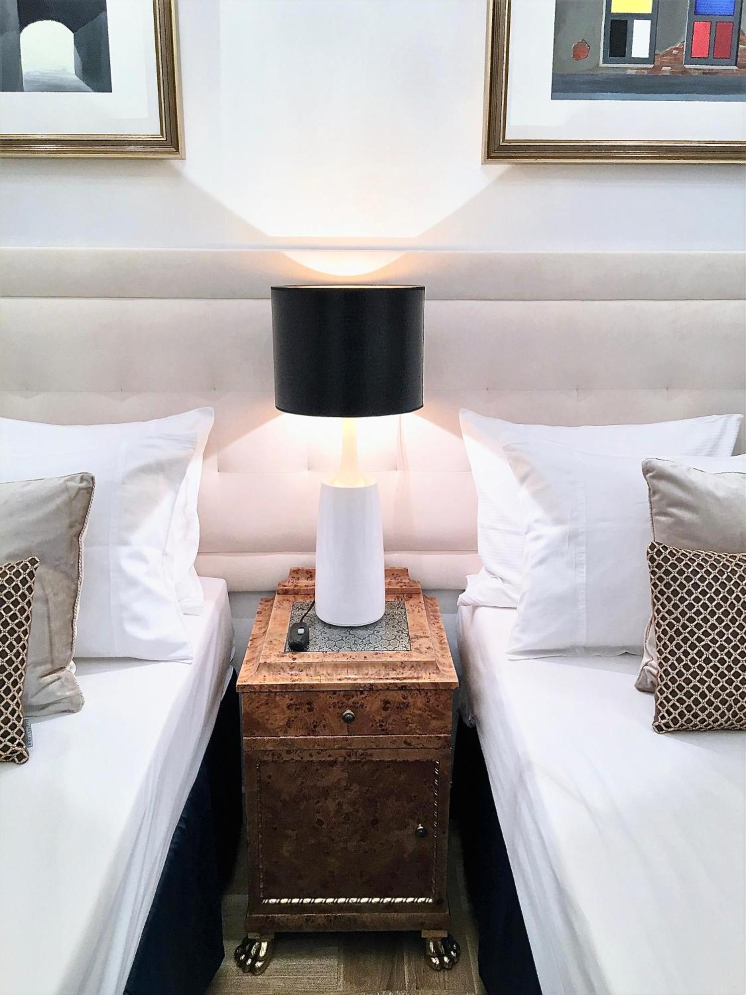 Luxury Apartments Mondrian Market Square III Warsaw Room photo