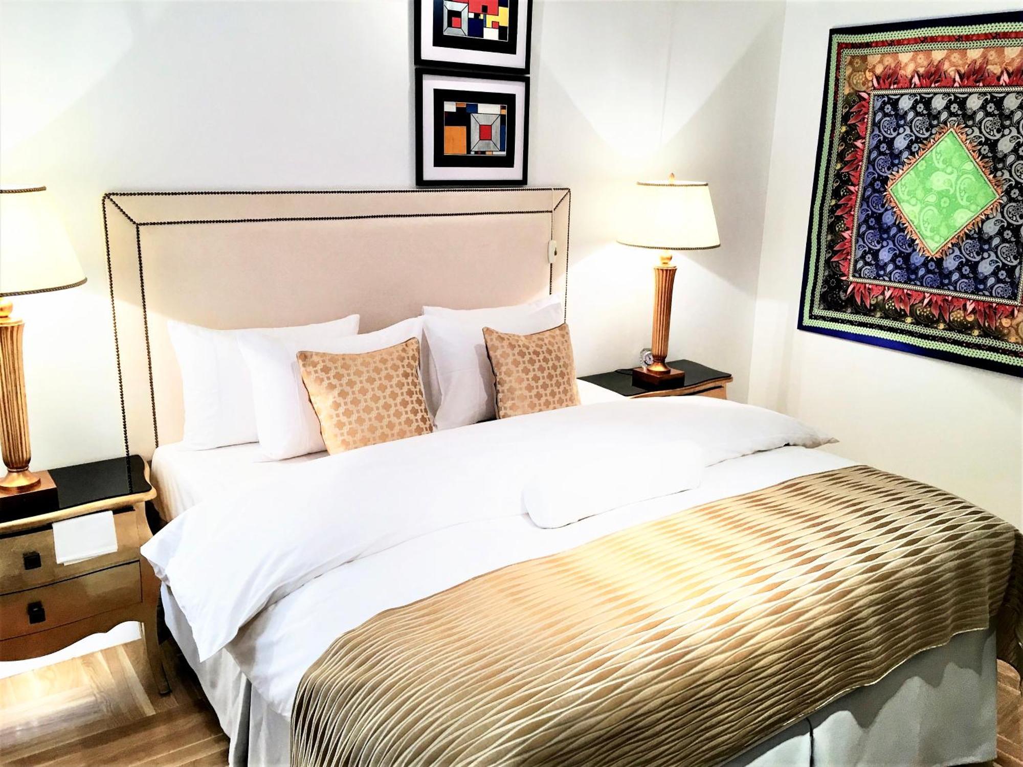 Luxury Apartments Mondrian Market Square III Warsaw Room photo